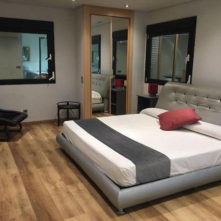 הומאנס דה מדריד Hotel Fabrik מראה חיצוני תמונה