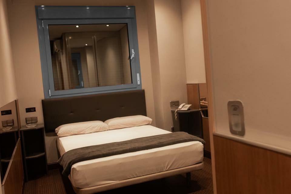 הומאנס דה מדריד Hotel Fabrik מראה חיצוני תמונה