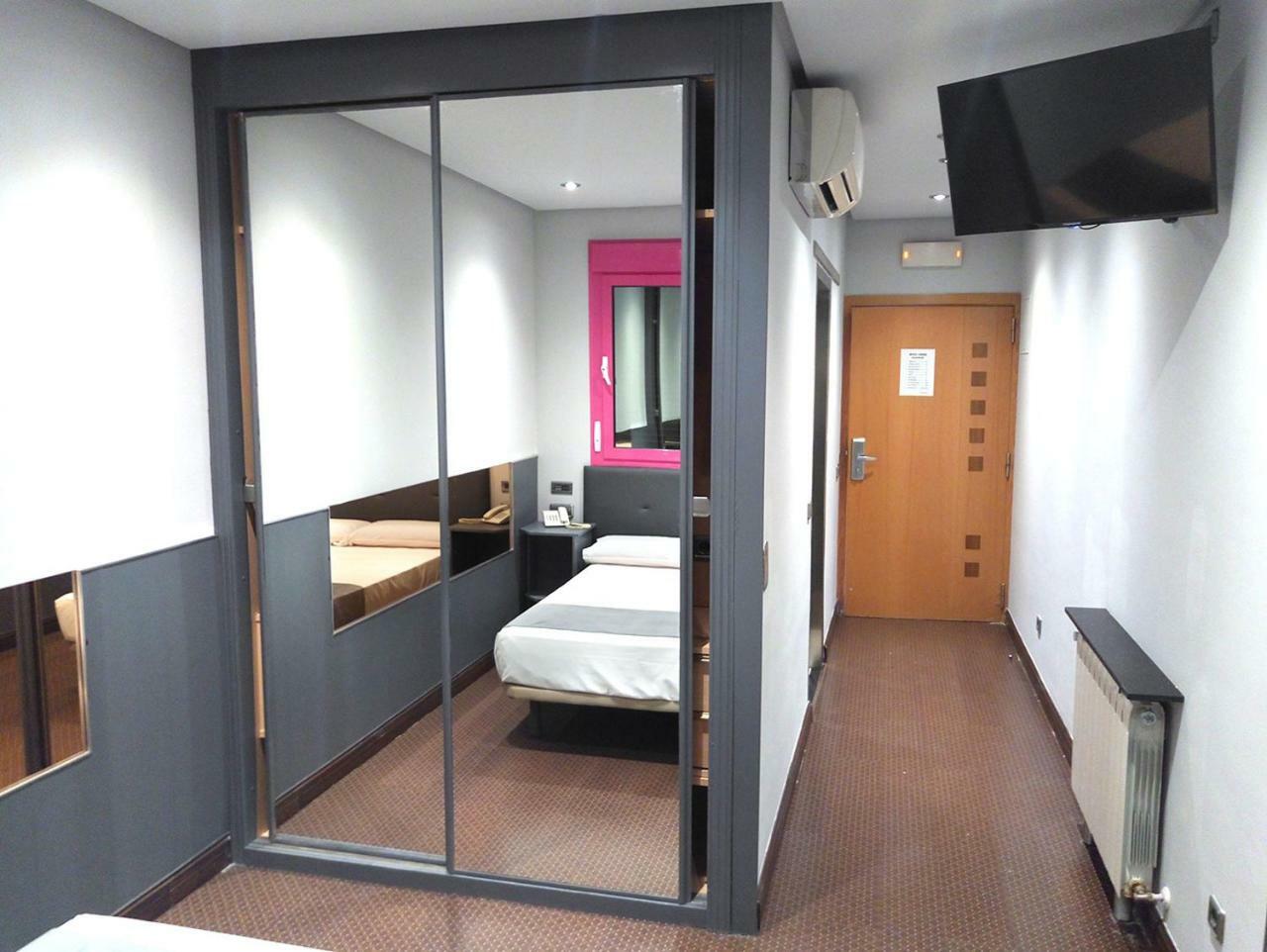 הומאנס דה מדריד Hotel Fabrik מראה חיצוני תמונה